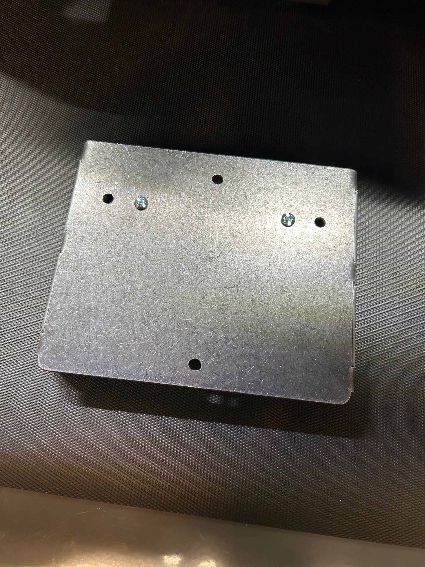 Icon & US General - Single Charger Mount Universal - Bauer, Dewalt, Hercules, Makita, Milwaukee, Ridgid