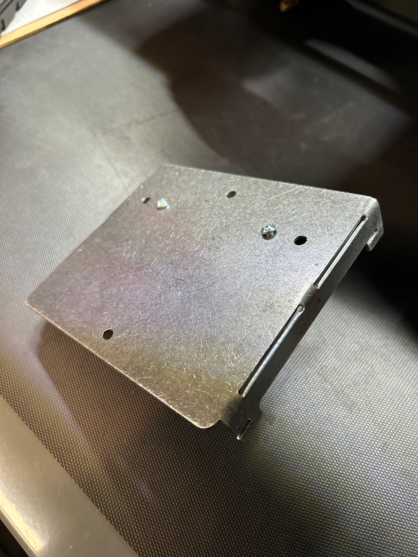 Icon & US General - Single Charger Mount Universal - Bauer, Dewalt, Hercules, Makita, Milwaukee, Ridgid